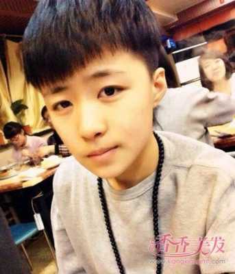 男初中生适合什么发型（初中生什么发型好看男）