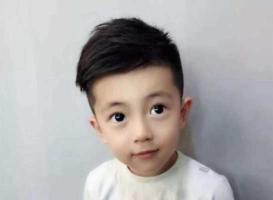 小男孩剪什么头发帅（12岁男孩剪个什么头发帅）