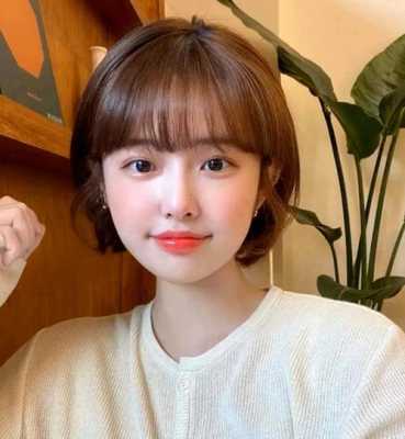 圆脸发际线低适合什么发型（圆脸发际线低适合什么发型女生）