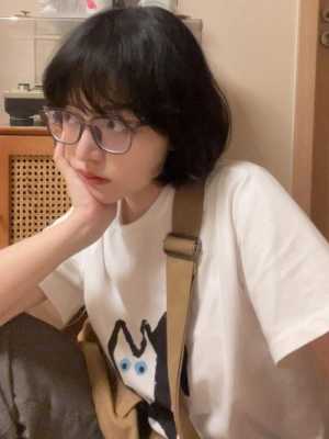 短发适合戴什么样眼镜（短发搭配什么样的眼镜）