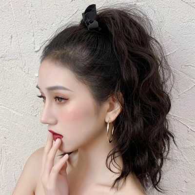 扎高马尾烫什么卷好看（浪板烫怎么扎好看）