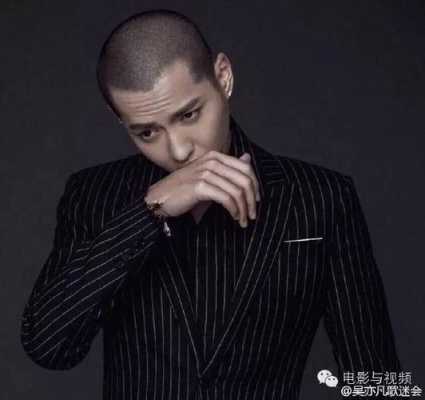 抬头纹严重留什么发型（抬头纹严重留什么发型男生）