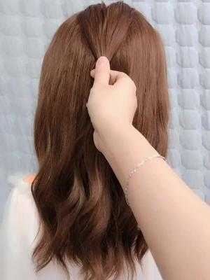 头发披着怎么编好看（怎样自己剪头发披着扎着都好看）