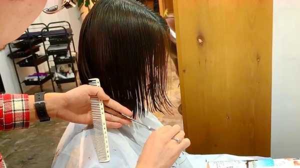 女士短发怎么剪视频（如何在家里自己剪短发）