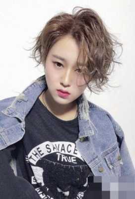 鸭蛋脸适合什么发型女（鸭蛋脸的男生适合什么发型）
