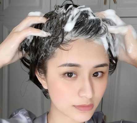 烫发后为什么掉发厉害（烫完头发掉发正常吗）
