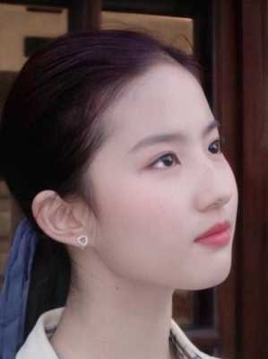 鹅蛋脸长什么样子（鹅蛋脸长什么样子图片）