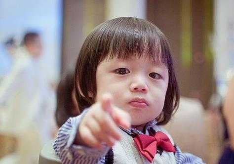一岁男孩发型怎么剪好看,一岁宝宝剪什么发型好看女