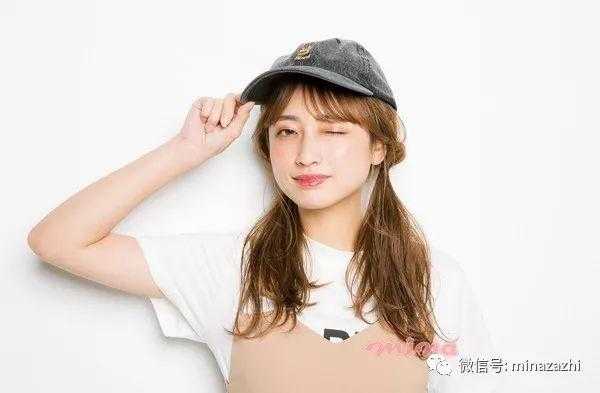 披发怎么弄好看简单（戴帽子披发怎样披着好看）
