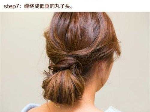 蓬松丸子头怎么扎视频（低丸子头怎么扎让头顶蓬松和饱满）