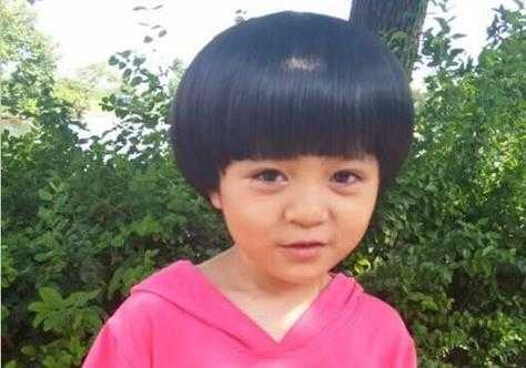 女宝蘑菇头怎么剪（女宝蘑菇头怎么剪好看）