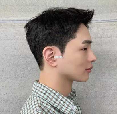 发际线低留什么发型男（男士前额秃最适合的发型）