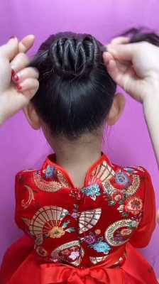 跳舞时头发怎么扎图片（跳新年快乐的舞蹈怎样扎头发）