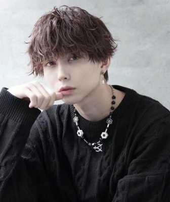 大脸适合什么短发4款短发烫发瘦脸发型,瘦脸什么发型好看图片男