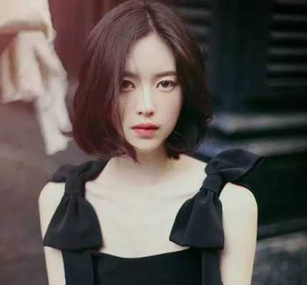 瓜子脸适合染什么颜色（瓜子脸适合染什么颜色的头发）