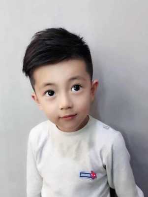 小男孩理什么发型好看（八岁男孩发型简单又好看）