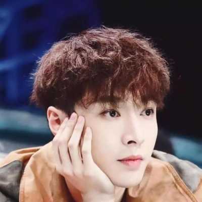 中分长发烫什么卷好看（中分锡纸烫怎么做）