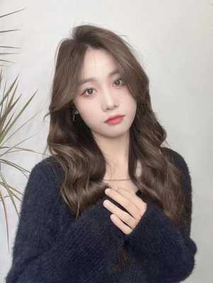 现在头发流行染什么颜色好看（现在头发流行染什么颜色好看呢）
