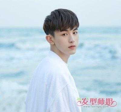 长型脸适合什么发型男（长型脸适合什么发型男生）