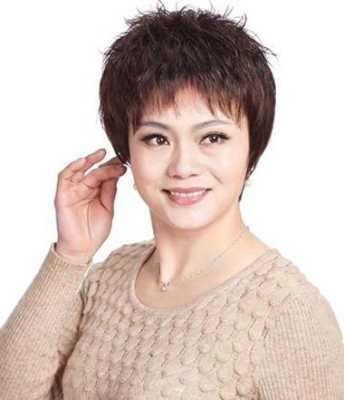 国子脸剪什么发型好看（60岁老人国字脸适合什么发型）