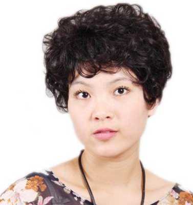 国子脸剪什么发型好看（60岁老人国字脸适合什么发型）