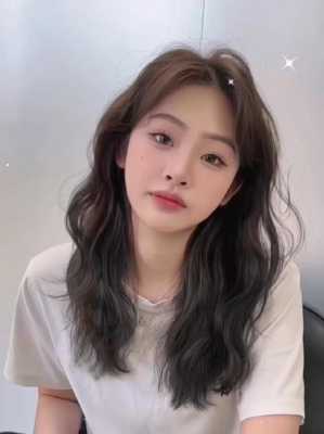 芭比烫和羊毛卷有什么区别,黑头发烫什么卷好看图片