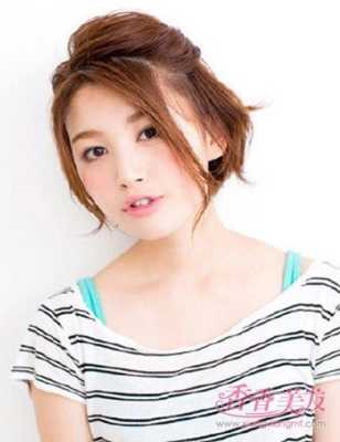 女生蘑菇头怎么扎好看（女生蘑菇头怎么扎好看图片）