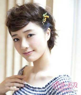 女生蘑菇头怎么扎好看（女生蘑菇头怎么扎好看图片）