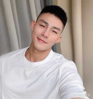 男孩子理什么头发好看（男生双鬓怎么理比较好看）