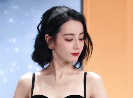 迪丽热巴的卷发叫什么（迪丽热巴的卷发叫什么名字）