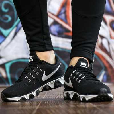 2017年男士流行什么衣服（airmax2017鞋子女款男生能穿不）