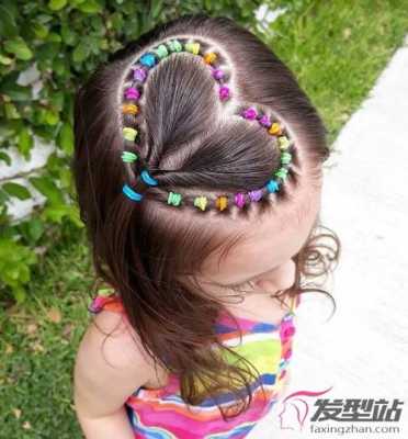 小女孩绑什么头发好看（幼儿短发抓卡扎法）