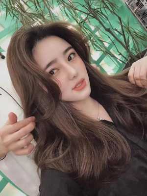 皮肤黄又偏黑的人适合染什么颜色的头发呢,黄皮肤偏黑染什么颜色头发