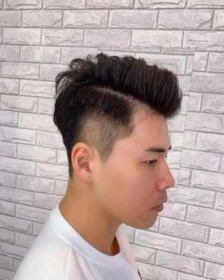 自然卷的头发适合什么发型男生（自然卷的头发适合什么发型男生图片）