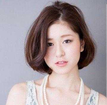 女孩什么样的短发好看（女生说长发好看还是短发怎么回复）