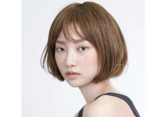 女孩什么样的短发好看（女生说长发好看还是短发怎么回复）