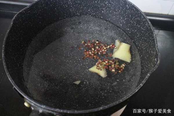 生姜加什么煮水洗头发（生姜白醋花椒洗头发的正确方法）