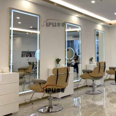 理发店搭配什么东西卖（理发店搭配什么东西卖比较好）
