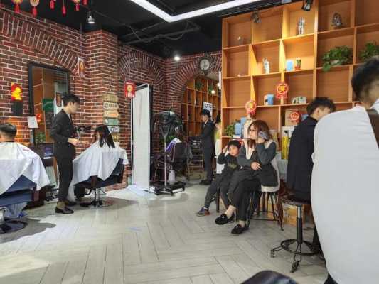理发店搭配什么东西卖（理发店搭配什么东西卖比较好）