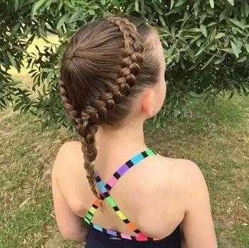 漂亮的头发怎么扎女生（漂亮的头发怎么扎女生长发儿童）