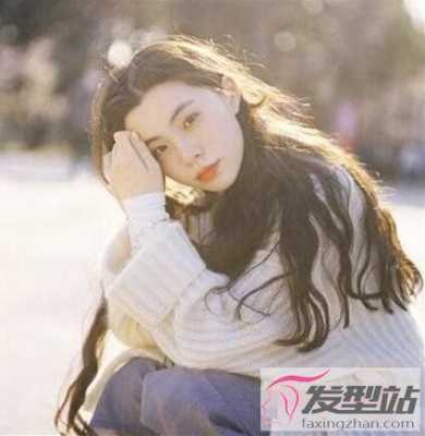 卷头发怎么打理好看（自然卷头发怎么打理好看）