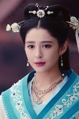 李长乐的发型怎么盘（李长乐的发型怎么盘）