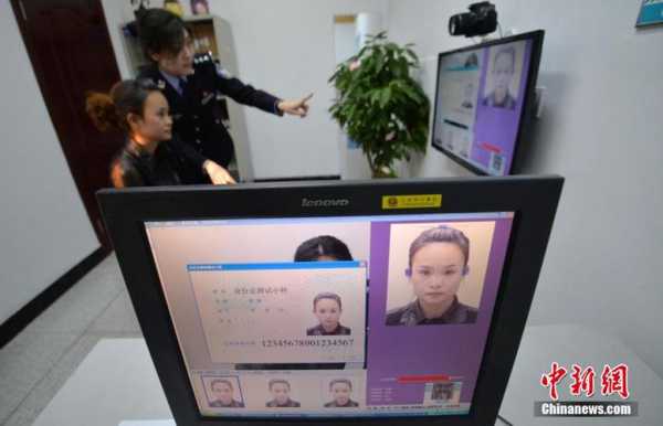 圆脸身份证证件照怎么扎头发,圆脸怎么扎高马尾好看?