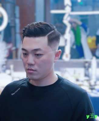 身材矮小的男士如何穿正装,侧背油头怎么打理头发