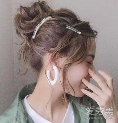 夏天怎么给自己扎头发（体育考试扎什么头发最好）