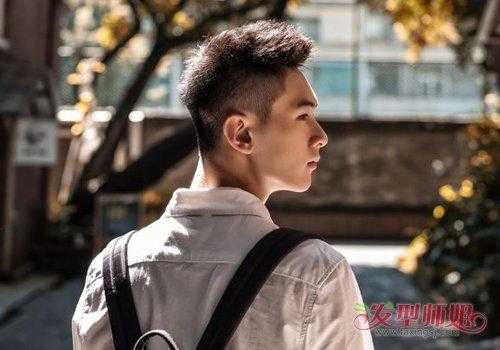 男生怎么剪后面的头发（男生怎么剪后面的头发视频）