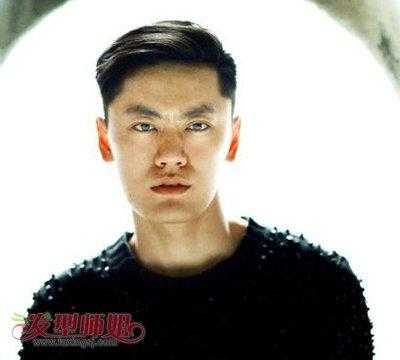 四方脸适合什么短发男（男孩四方脸适合什么发型的图片）