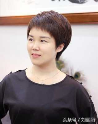 五十岁女人剪什么短发型好看（五十岁女人剪什么短发型好看图片）
