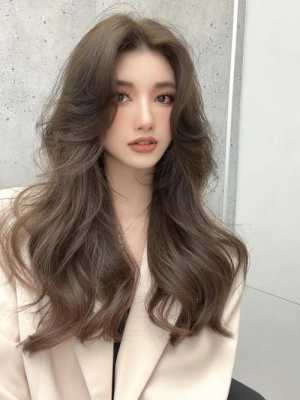 30岁的女人染什么颜色头发好看（30岁染什么颜色好看）