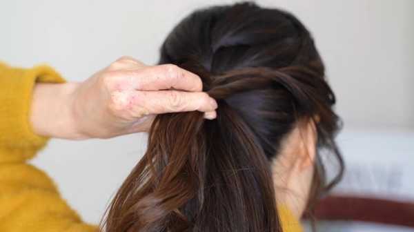 头发往后梳顺口溜,怎么梳头发才好看女生